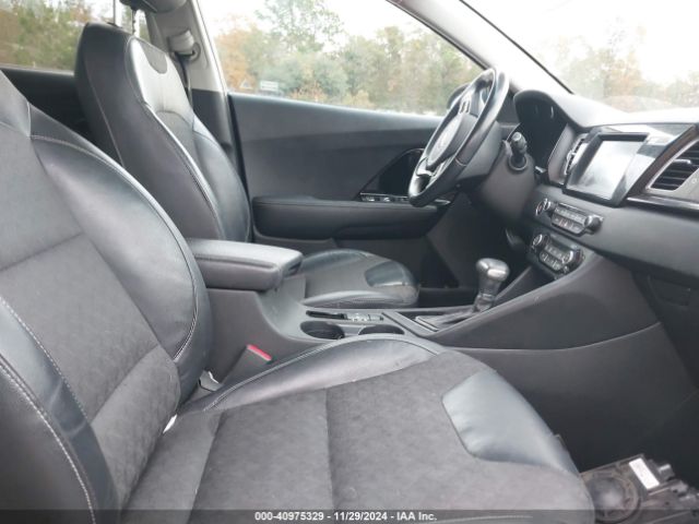 KNDCC3LC8H5037923 KIA NIRO EX