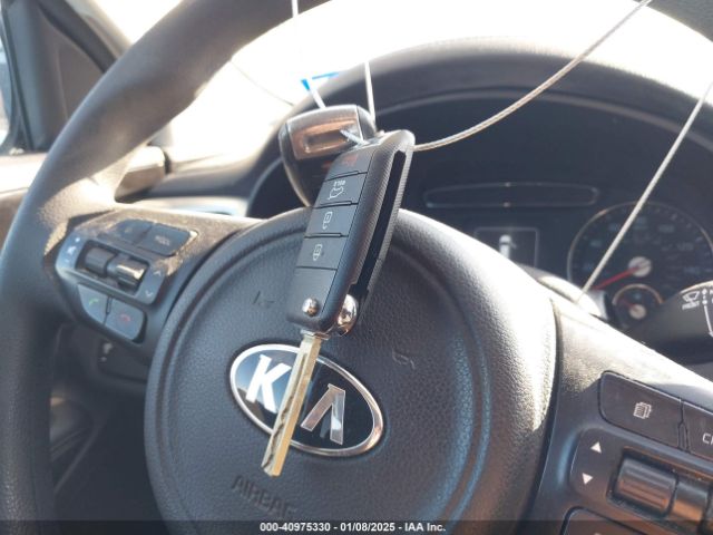 5XYPG4A57HG217076 KIA Sorento 3.3l Lx