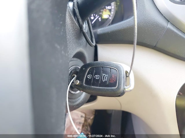 KM8J23A45HU329536 Hyundai TUCSON SE