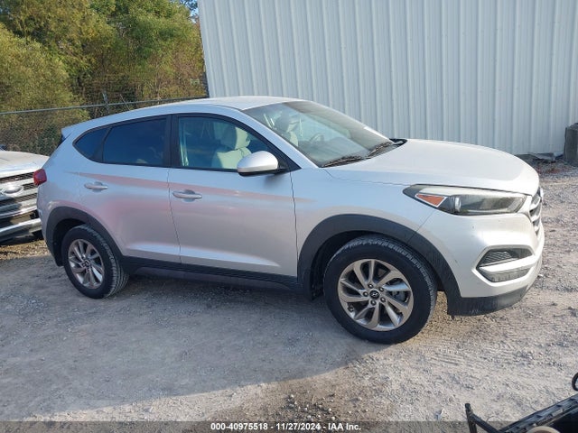 KM8J23A45HU329536 Hyundai TUCSON SE