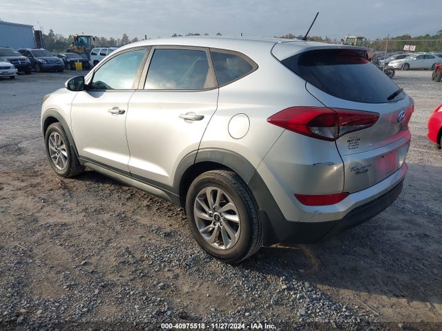 KM8J23A45HU329536 Hyundai TUCSON SE