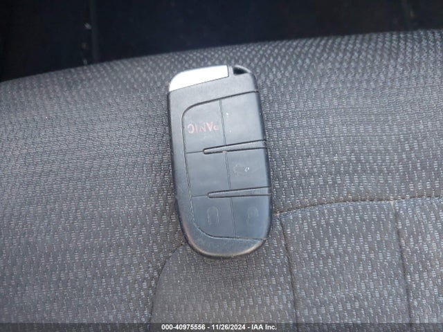 1C3CCCBB3FN564777 Chrysler 200 S