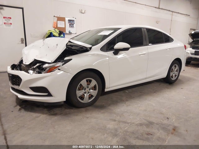 Chevrolet Cruze Ls Auto 2018 1G1BC5SM8J7197143 Image 2