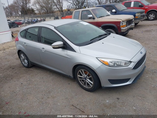 Ford FOCUS SE 2017 1FADP3K23HL286231 Image 1