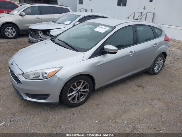 Ford FOCUS SE 2017 1FADP3K23HL286231 Image 2