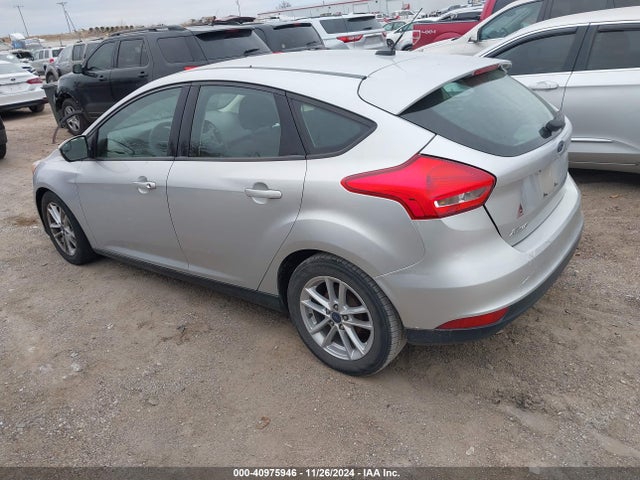 Ford FOCUS SE 2017 1FADP3K23HL286231 Image 3