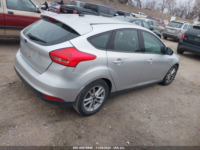 Ford FOCUS SE 2017 1FADP3K23HL286231 Image 4