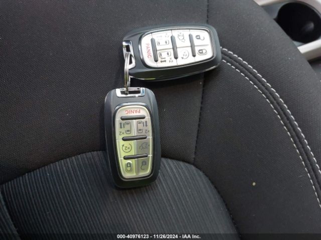 2C4RC1CG9PR596903 Chrysler Voyager Lx