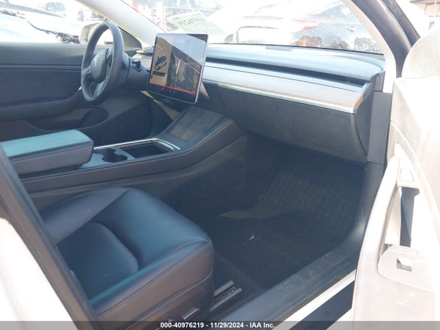 2021 TESLA MODEL 3 5YJ3E1EC0MF925652 Photo 4