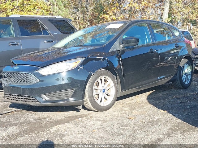 Ford FOCUS SE 2018 1FADP3K23JL307973 Image 2