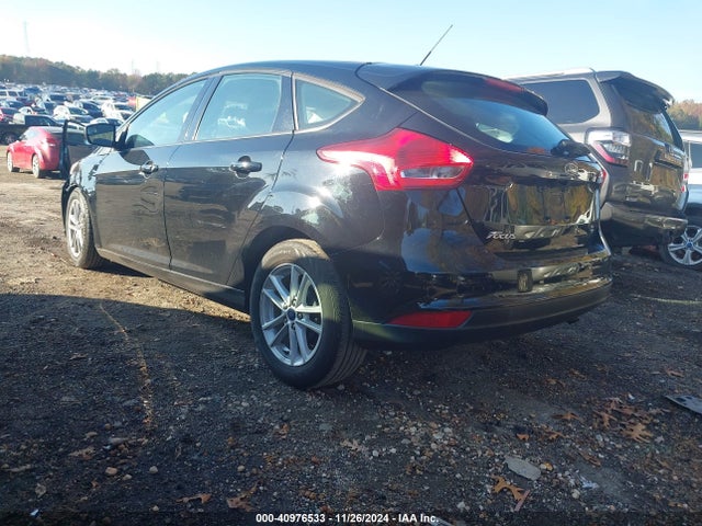 Ford FOCUS SE 2018 1FADP3K23JL307973 Image 3