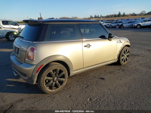 2007 MINI COOPER S WMWMF73547TT85102 Photo 3