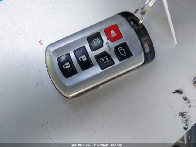 5TDYZ3DC6HS843823 Toyota Sienna Xle/limited