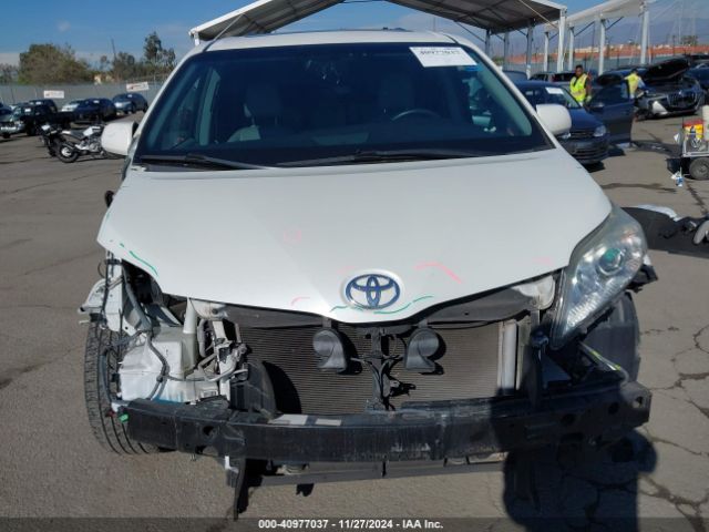 5TDYZ3DC6HS843823 Toyota Sienna Xle/limited