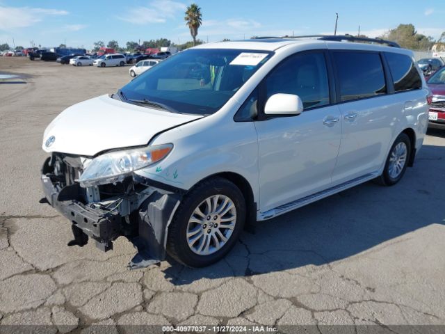 5TDYZ3DC6HS843823 Toyota Sienna Xle/limited