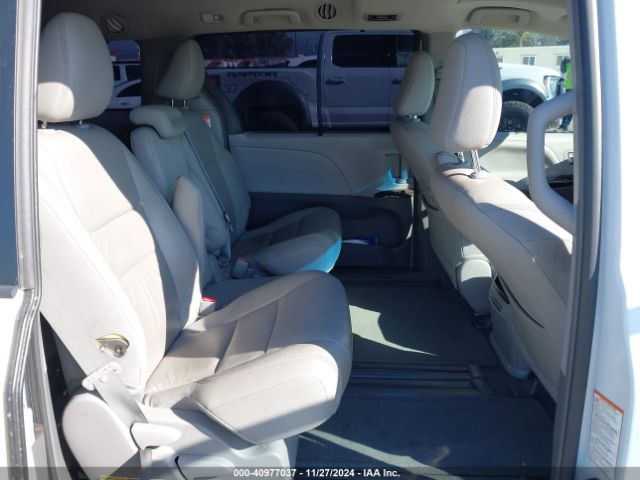 5TDYZ3DC6HS843823 Toyota Sienna Xle/limited