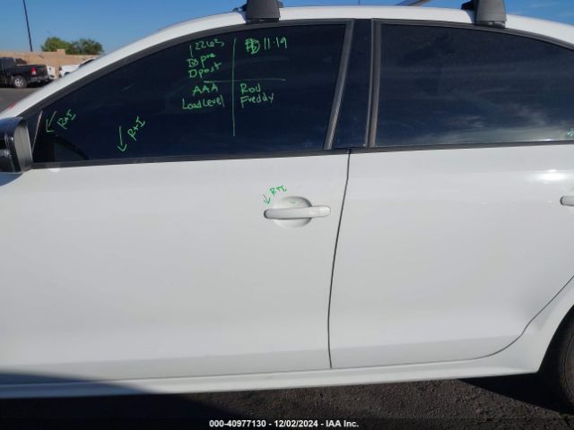3VWD17AJ8JM215703 Volkswagen Jetta 1.8t Se Sport