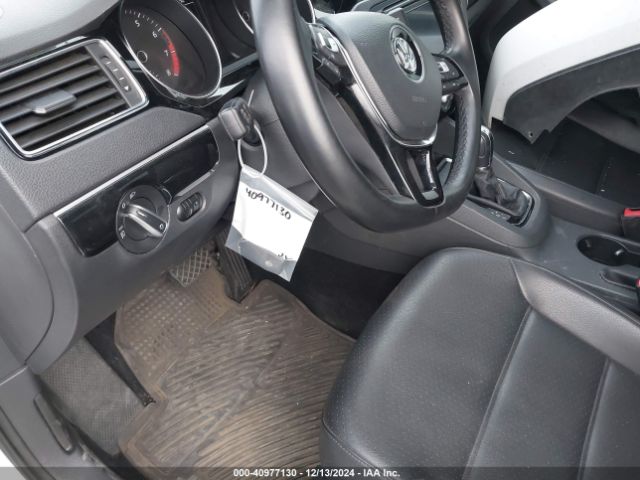 3VWD17AJ8JM215703 Volkswagen Jetta 1.8t Se Sport