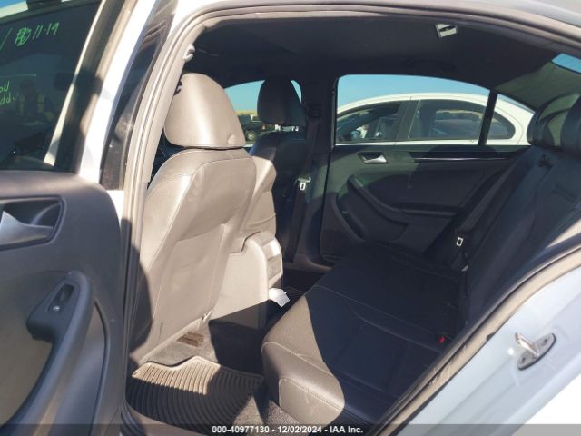 3VWD17AJ8JM215703 Volkswagen Jetta 1.8t Se Sport