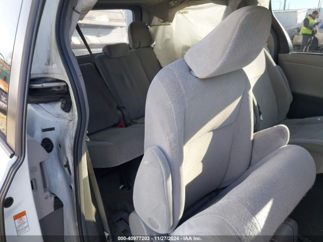 5TDKK3DC0FS611063 Toyota Sienna Le 8 Passenger
