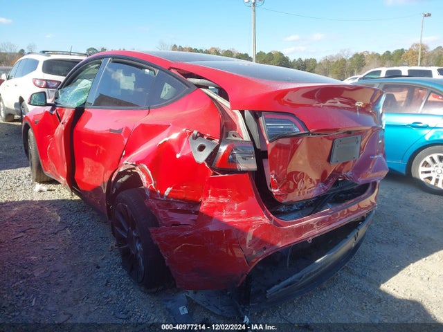2021 TESLA MODEL Y 5YJYGDEE0MF300199 Photo 2