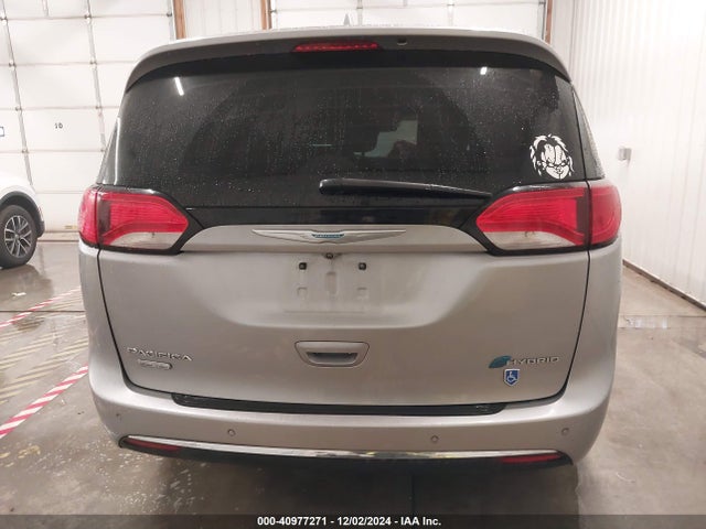 Chrysler Pacifica Hybrid Platinum 2017 2C4RC1N79HR655172 Image 16