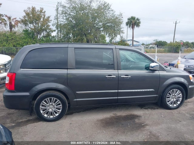 2C4RC1CG0GR221126 Chrysler Town & Country Touring-l Anniversary Edition