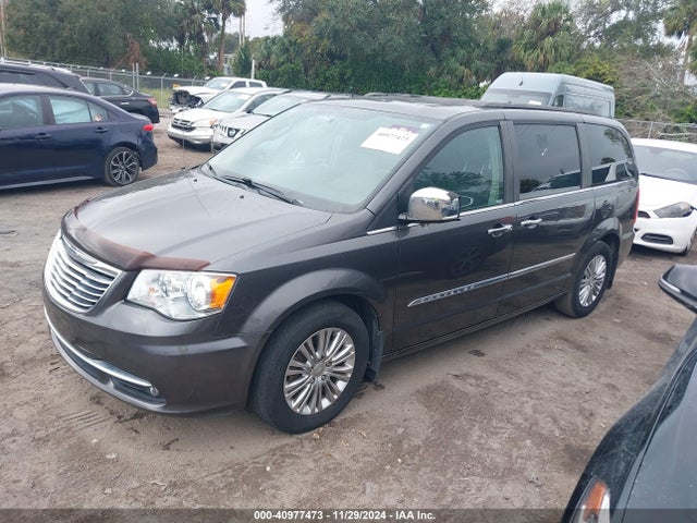 2C4RC1CG0GR221126 Chrysler Town & Country Touring-l Anniversary Edition
