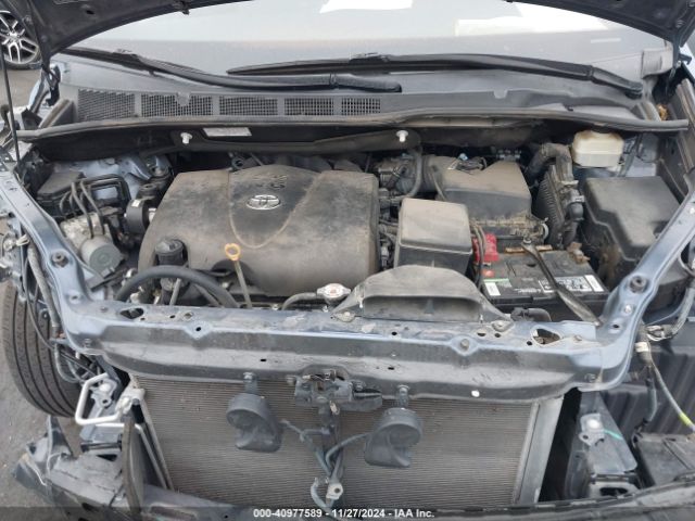 5TDKZ3DC0HS811858 Toyota Sienna Le 8 Passenger