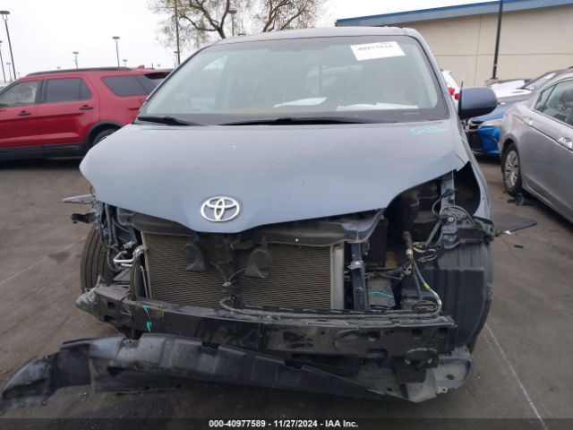 5TDKZ3DC0HS811858 Toyota Sienna Le 8 Passenger