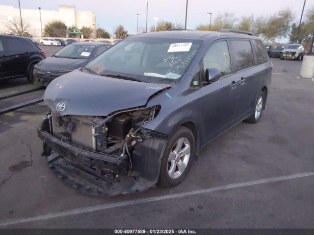 5TDKZ3DC0HS811858 Toyota Sienna Le 8 Passenger
