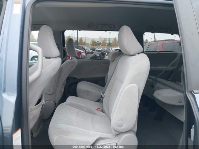 5TDKZ3DC0HS811858 Toyota Sienna Le 8 Passenger
