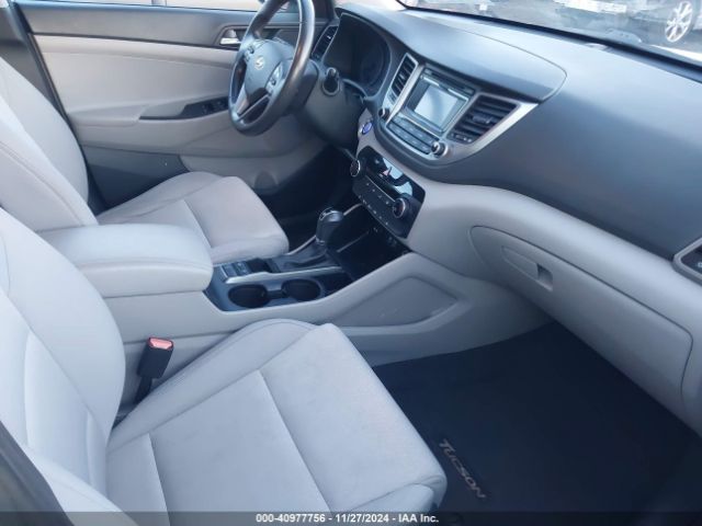 KM8J3CA24HU306003 Hyundai Tucson Sport