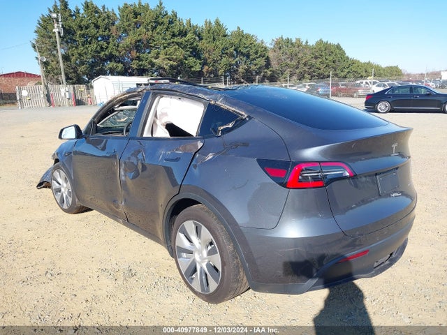 2021 TESLA MODEL Y 5YJYGAEE4MF131030 Photo 2