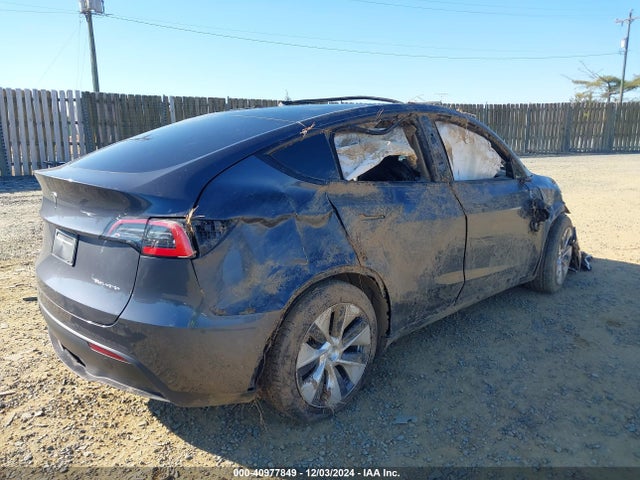 2021 TESLA MODEL Y 5YJYGAEE4MF131030 Photo 3
