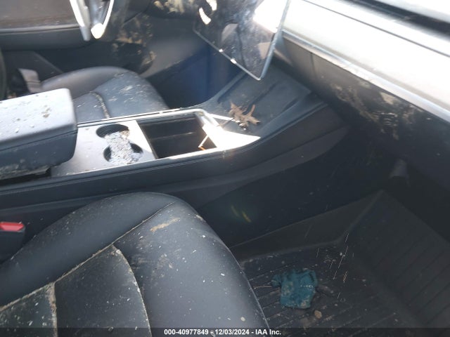 2021 TESLA MODEL Y 5YJYGAEE4MF131030 Photo 4