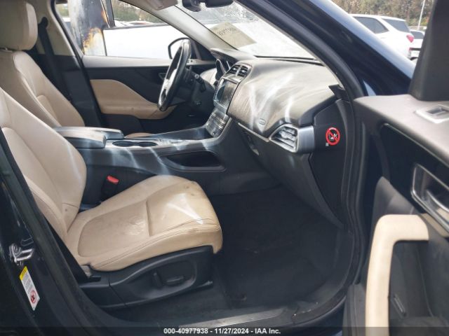 SADCJ2BV7HA892868 Jaguar F-pace 35t Premium
