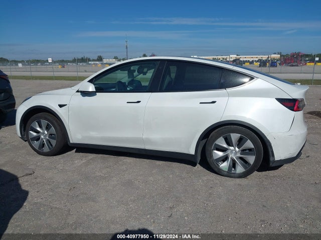 Tesla Model Y Standard Range Rear-wheel Drive 2021 5YJYGDED5MF115203 Image 14