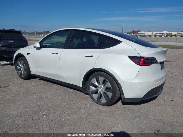 2021 TESLA MODEL Y 5YJYGDED5MF115203 Photo 2