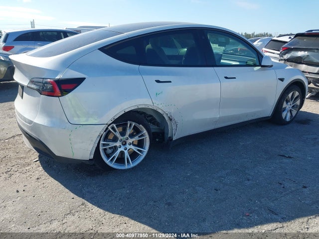 2021 TESLA MODEL Y 5YJYGDED5MF115203 Photo 3