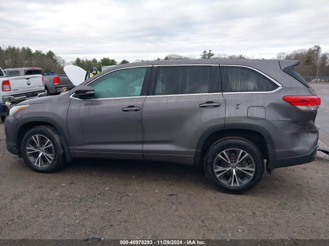 Toyota Highlander Le 2017 5TDBZRFH3HS465543 Image 13