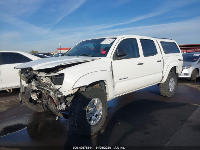 Toyota Tacoma Double Cab 2014 3TMLU4EN4EM142580 Image 2