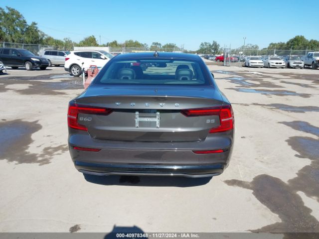 7JRL12FK6RG318032 Volvo S60 B5 Core Dark Theme