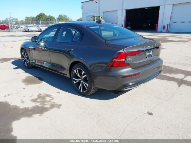 7JRL12FK6RG318032 Volvo S60 B5 Core Dark Theme