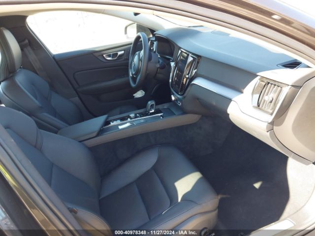 7JRL12FK6RG318032 Volvo S60 B5 Core Dark Theme