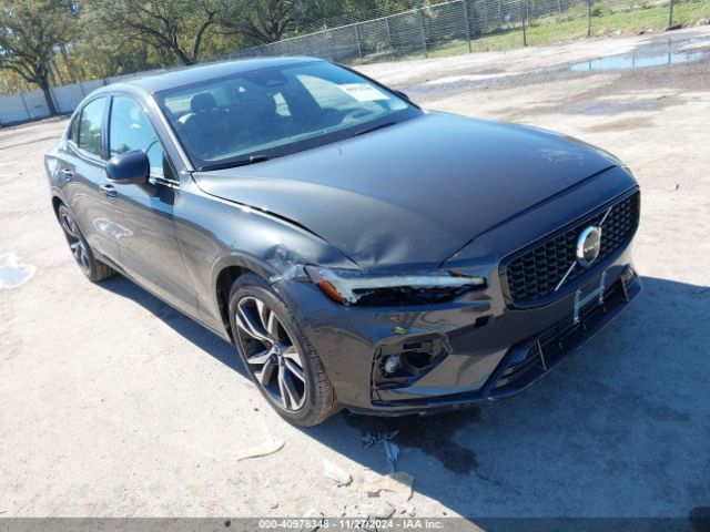 7JRL12FK6RG318032 Volvo S60 B5 Core Dark Theme