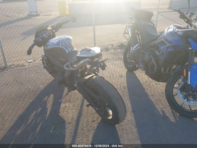 2020 TRIUMPH MOTORCYCLE STREET TRIPLE SMTA554S7LT976795 Photo 2