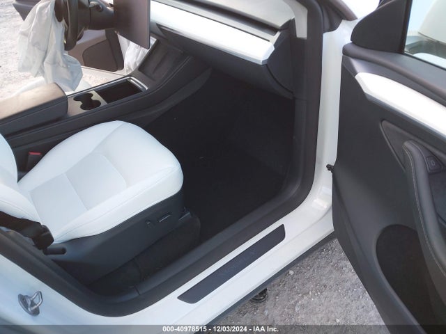 2023 TESLA MODEL Y 7SAYGDEE4PF830585 Photo 4
