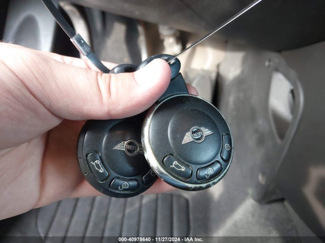 2009 MINI COOPER WMWMR33579TZ18529 Photo 10