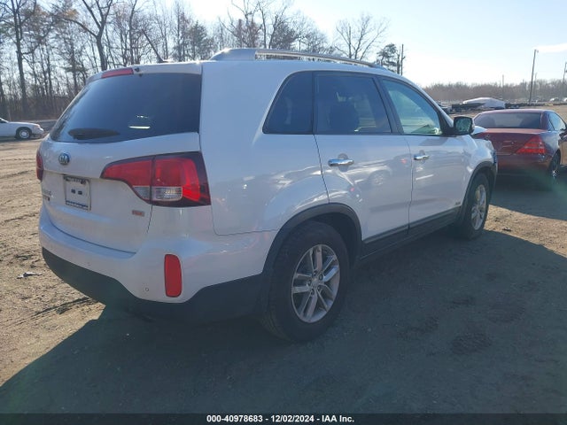 KIA SORENTO LX 2015 5XYKTCA64FG644950 Image 4
